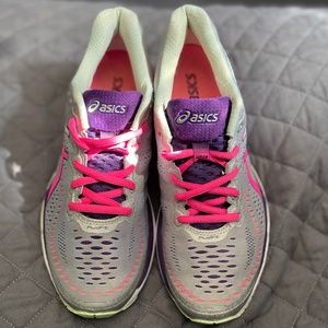 *Pre-Owned Lightly Used* Women's Asics Gel-Kayano 23-T699N Running/Gym-Gray